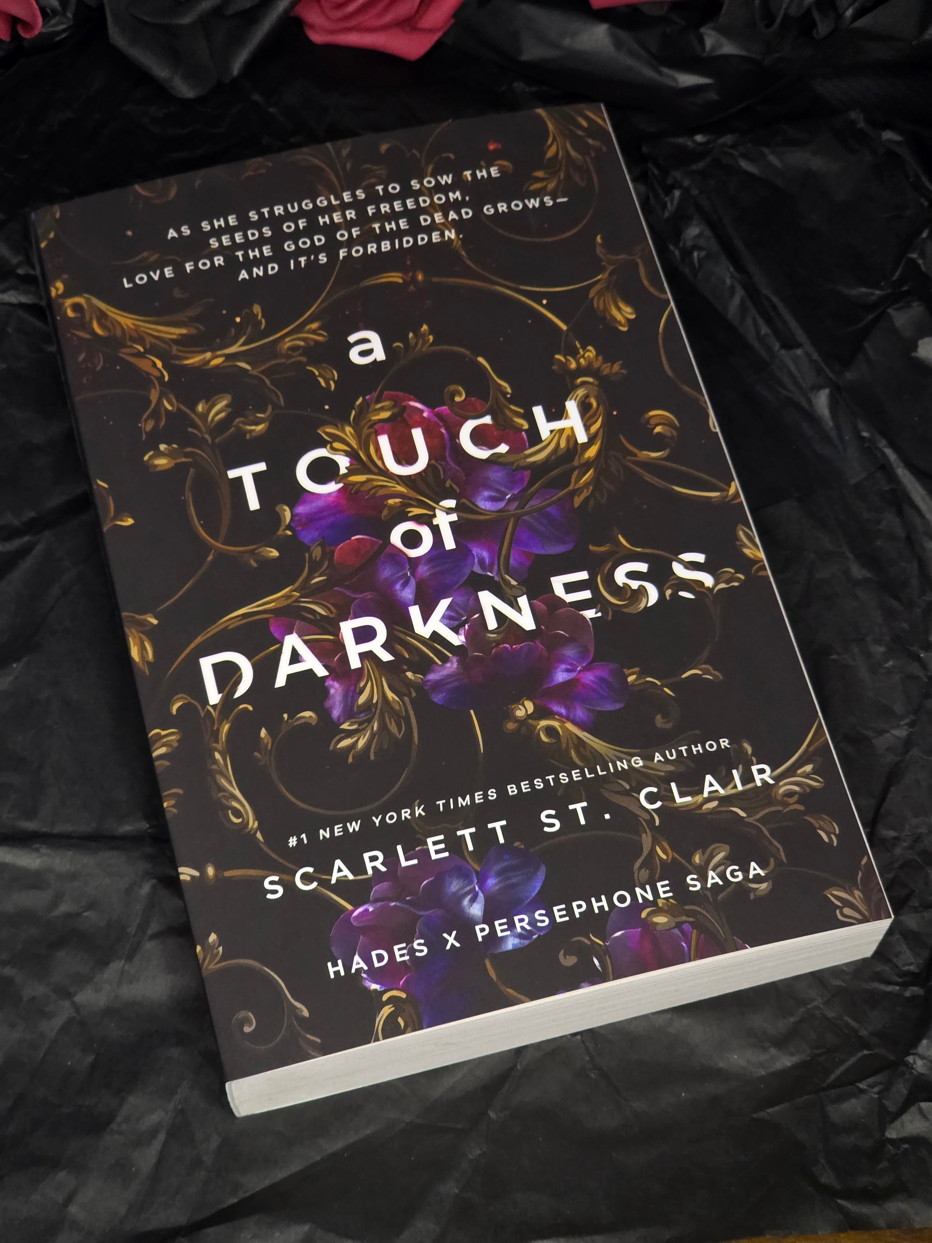 A Touch of Darkness by Scarlett St. Clair | Hades Persephone BookTok (softback, english edition)