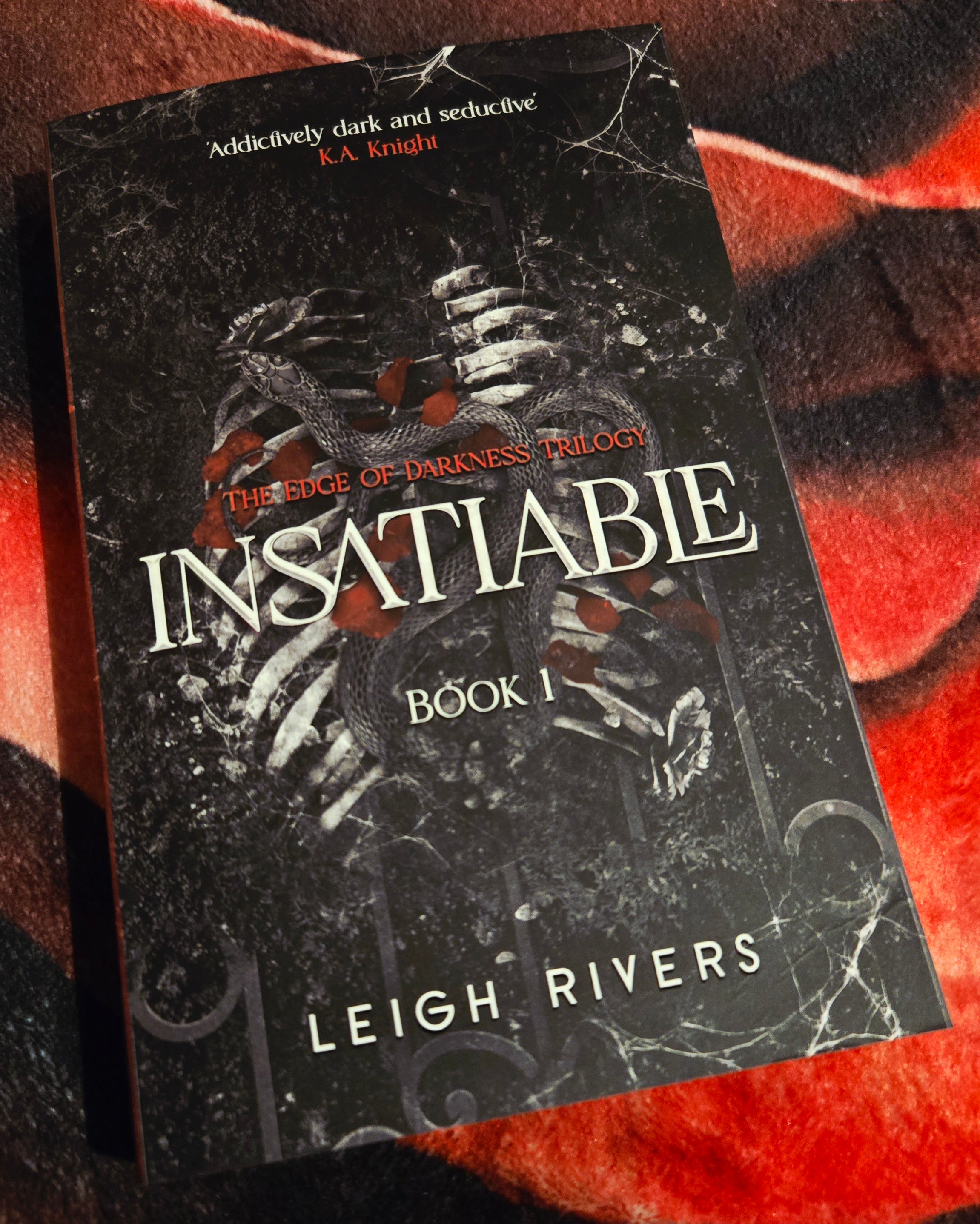 Insatiable (Edge of Drakness #1) (Deluxe Edition), by Leigh RIvers (softback, english edition)