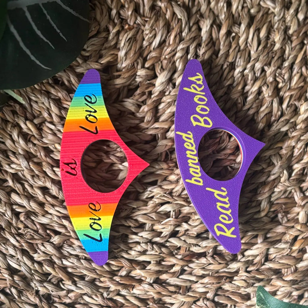 Thumbholder – Love Is Love